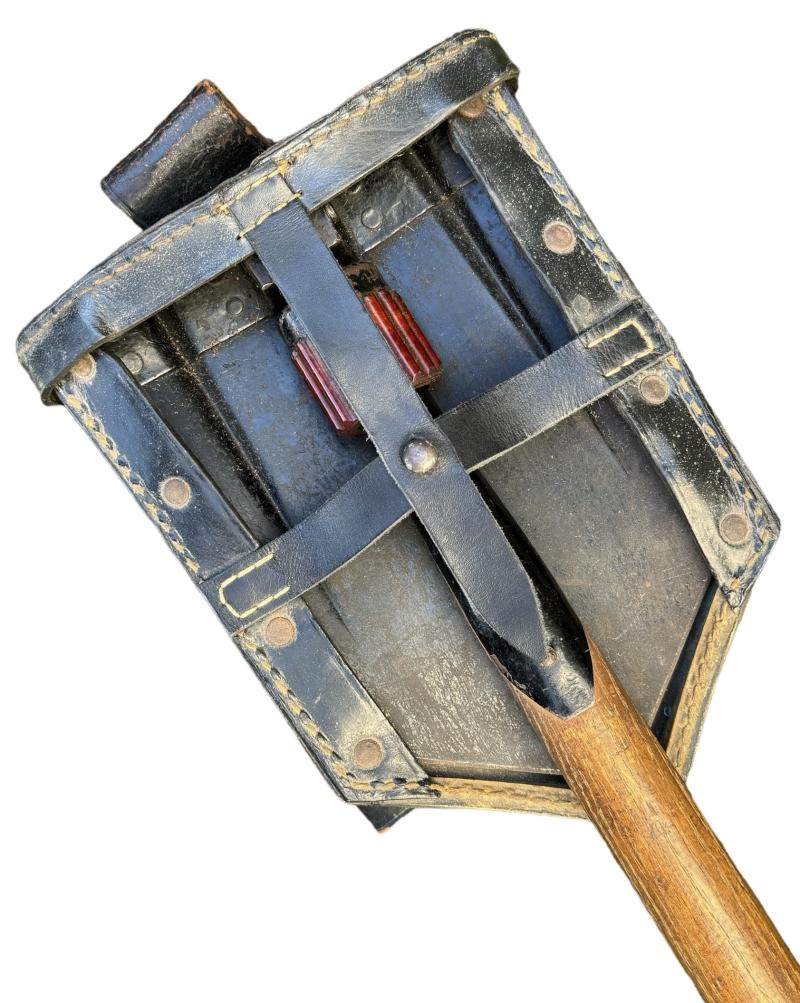 Wehrmacht first model Folding Shovel in Cover