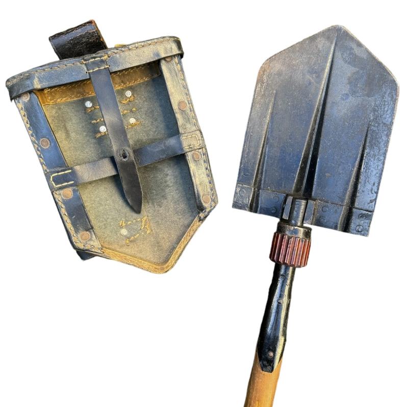 Wehrmacht first model Folding Shovel in Cover