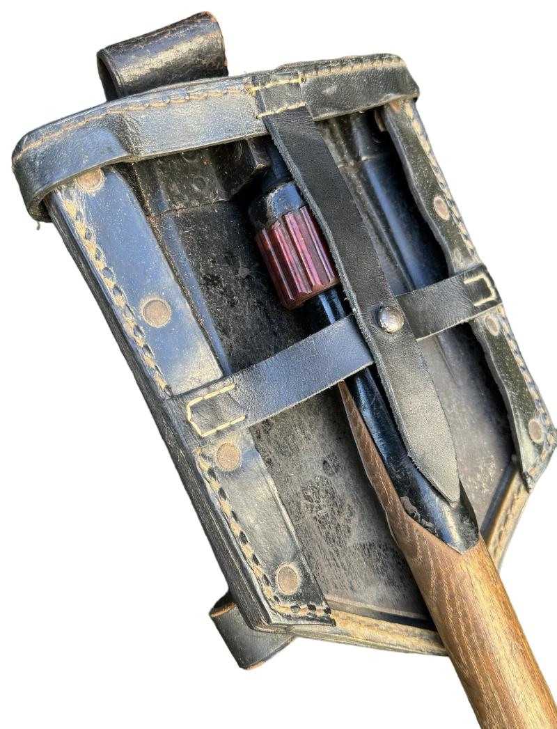 Wehrmacht first model Folding Shovel in Cover