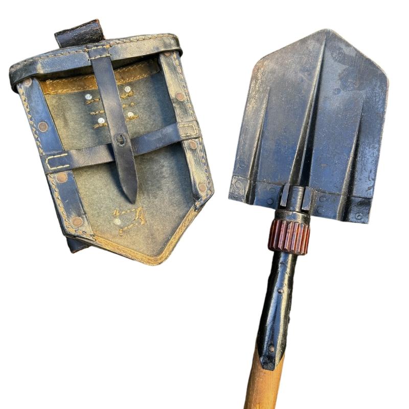 Wehrmacht first model Folding Shovel in Cover