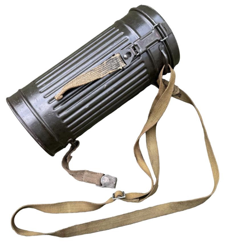 Wehrmacht M31 Gasmask in Cannister