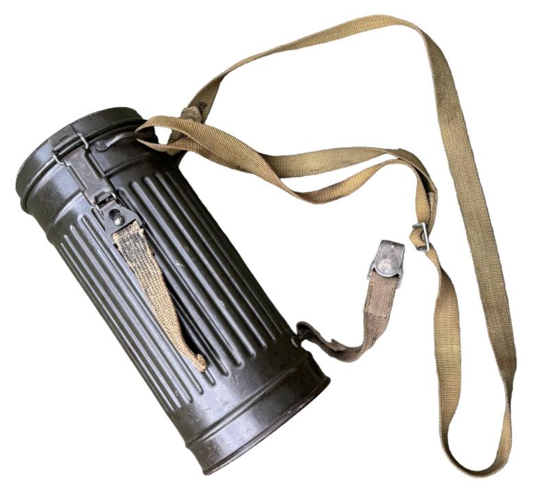 Wehrmacht M31 Gasmask in Cannister
