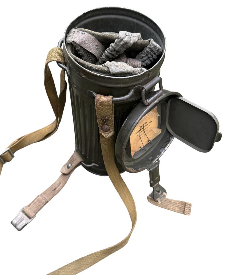 Wehrmacht M31 Gasmask in Cannister