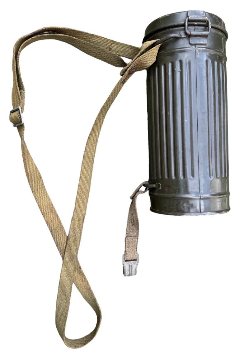 Wehrmacht M31 Gasmask in Cannister