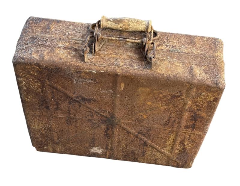 Barnfound Luftwaffe 3,7cm Flak Grenade Case