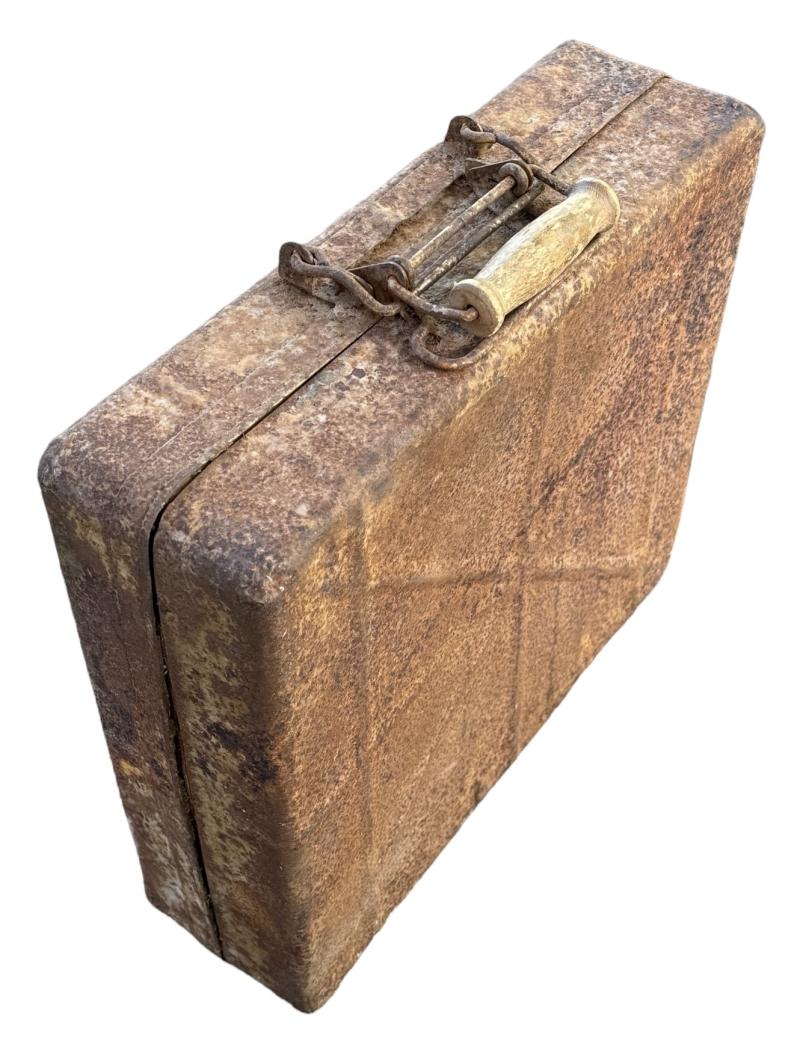 Barnfound Luftwaffe 3,7cm Flak Grenade Case