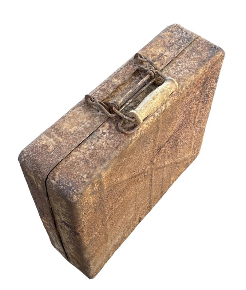 Barnfound Luftwaffe 3,7cm Flak Grenade Case