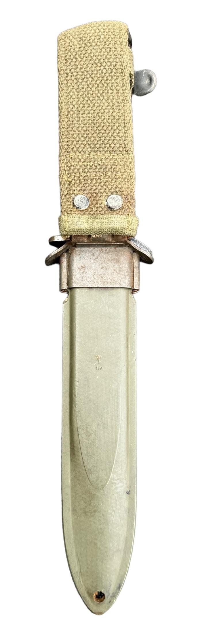 US WW2 M3 Combat Knife in US WW2 M8 Scabbard