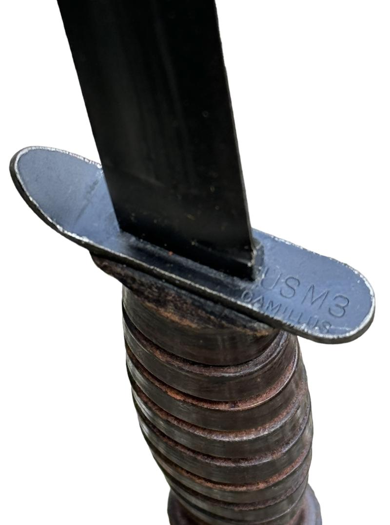 US WW2 M3 Combat Knife in US WW2 M8 Scabbard