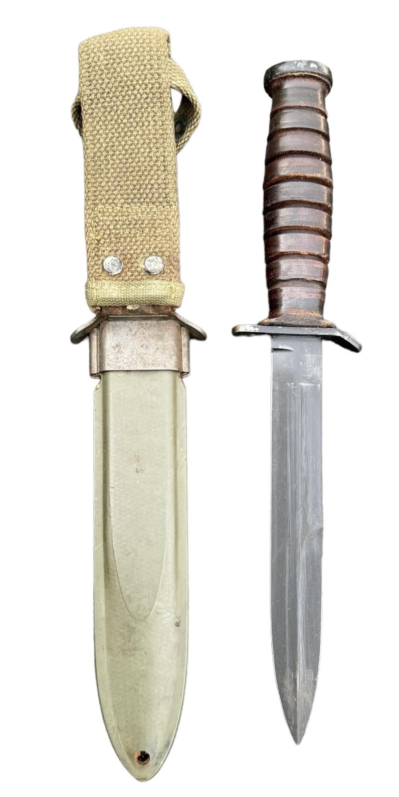 US WW2 M3 Combat Knife in US WW2 M8 Scabbard