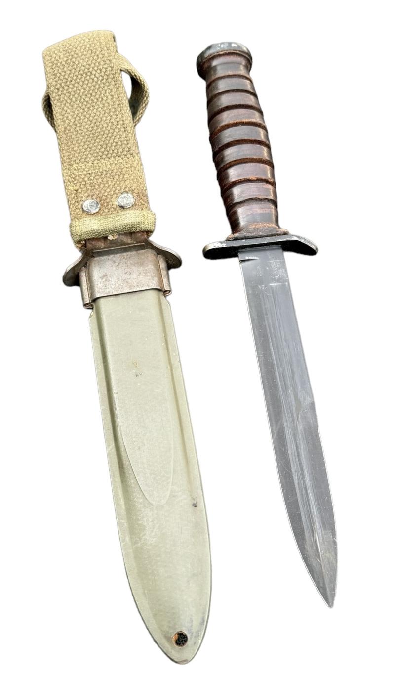 US WW2 M3 Combat Knife in US WW2 M8 Scabbard