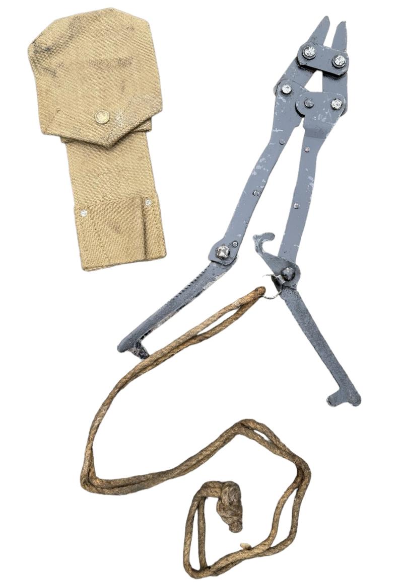 British WW2 Wire Cutter in pouch
