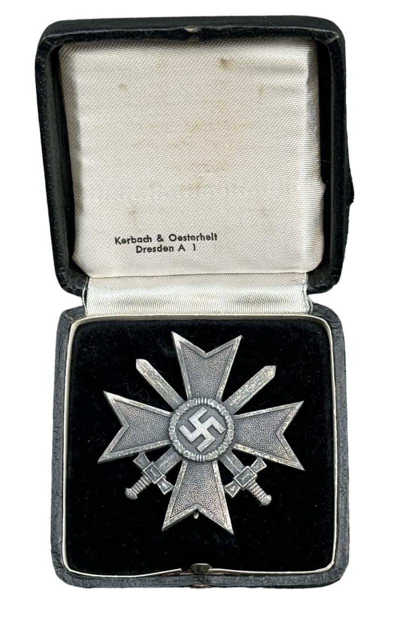 War Merrits Cross 1th Class with Swords in Case