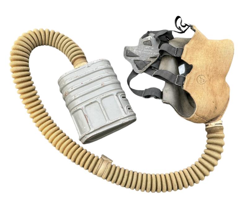 British WW2 1th type Gasmask and Carrying Bag