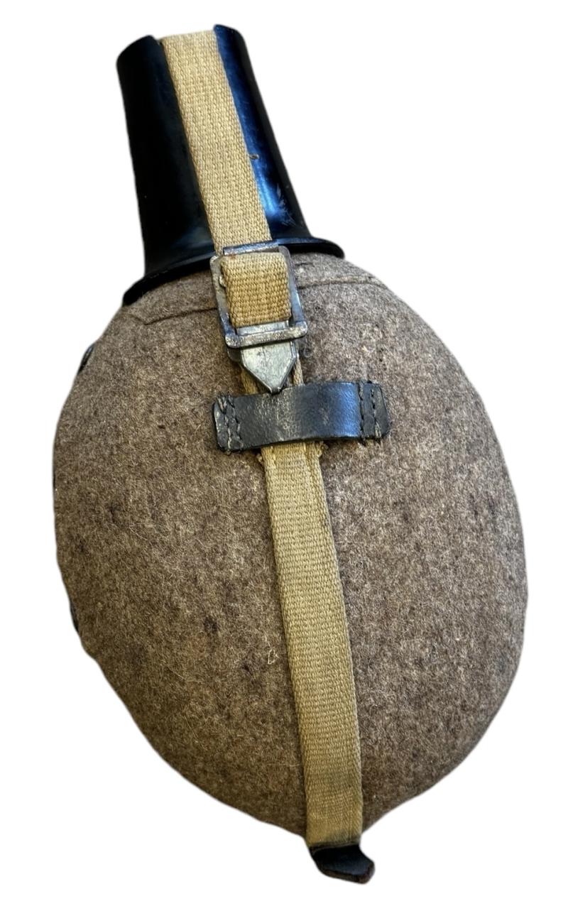 Wehrmacht M31 Canteen with Tropical Straps