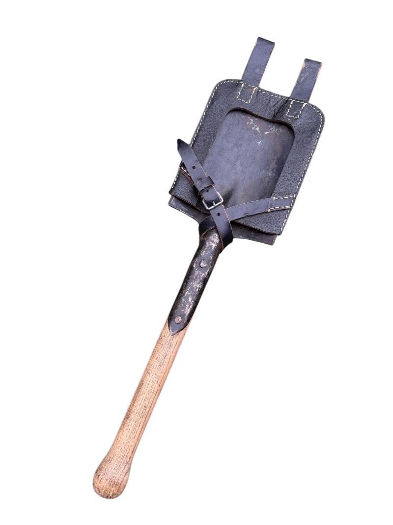 Wehrmacht Entrenching Tool in early model Cover
