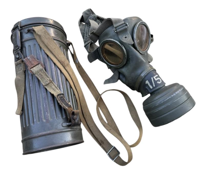 Wehrmacht M31 Gasmask and Cannister