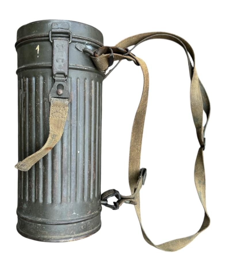 Wehrmacht M31 Gasmask and Cannister