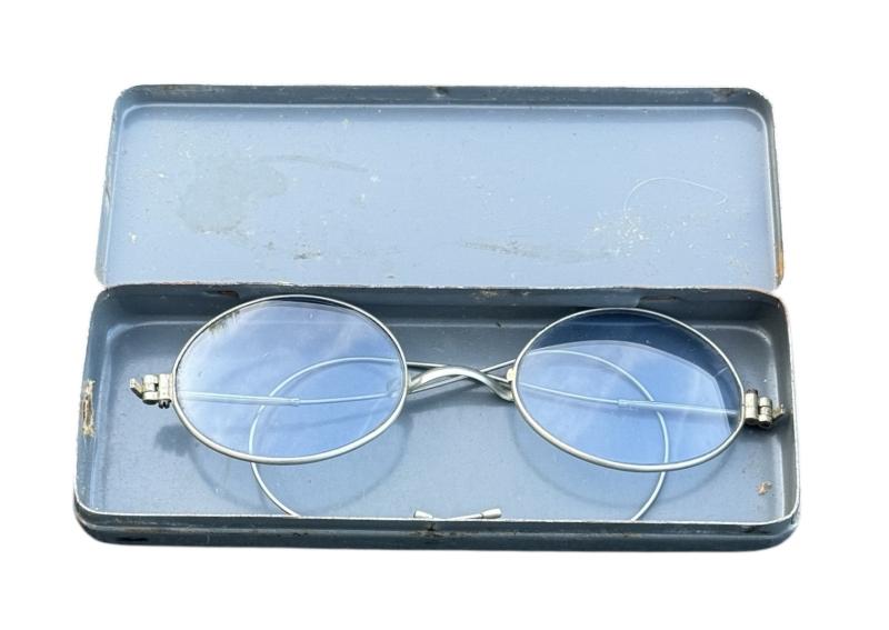 Wehrmacht Dienstbrille in case