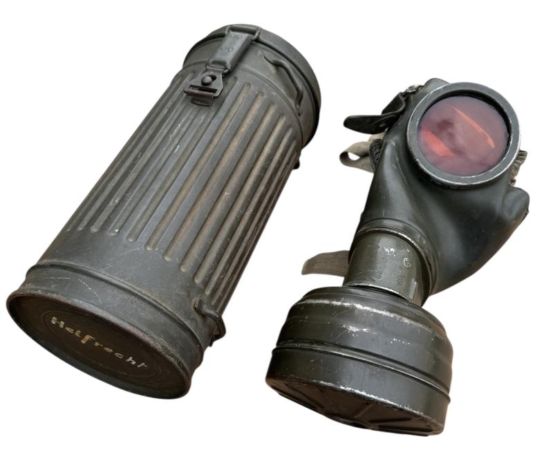 Wehrmacht M31 Gasmask and Cannister