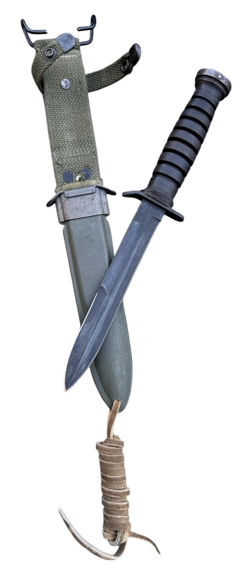 US WW2 M3 Combat Knife in M8 Scabbard