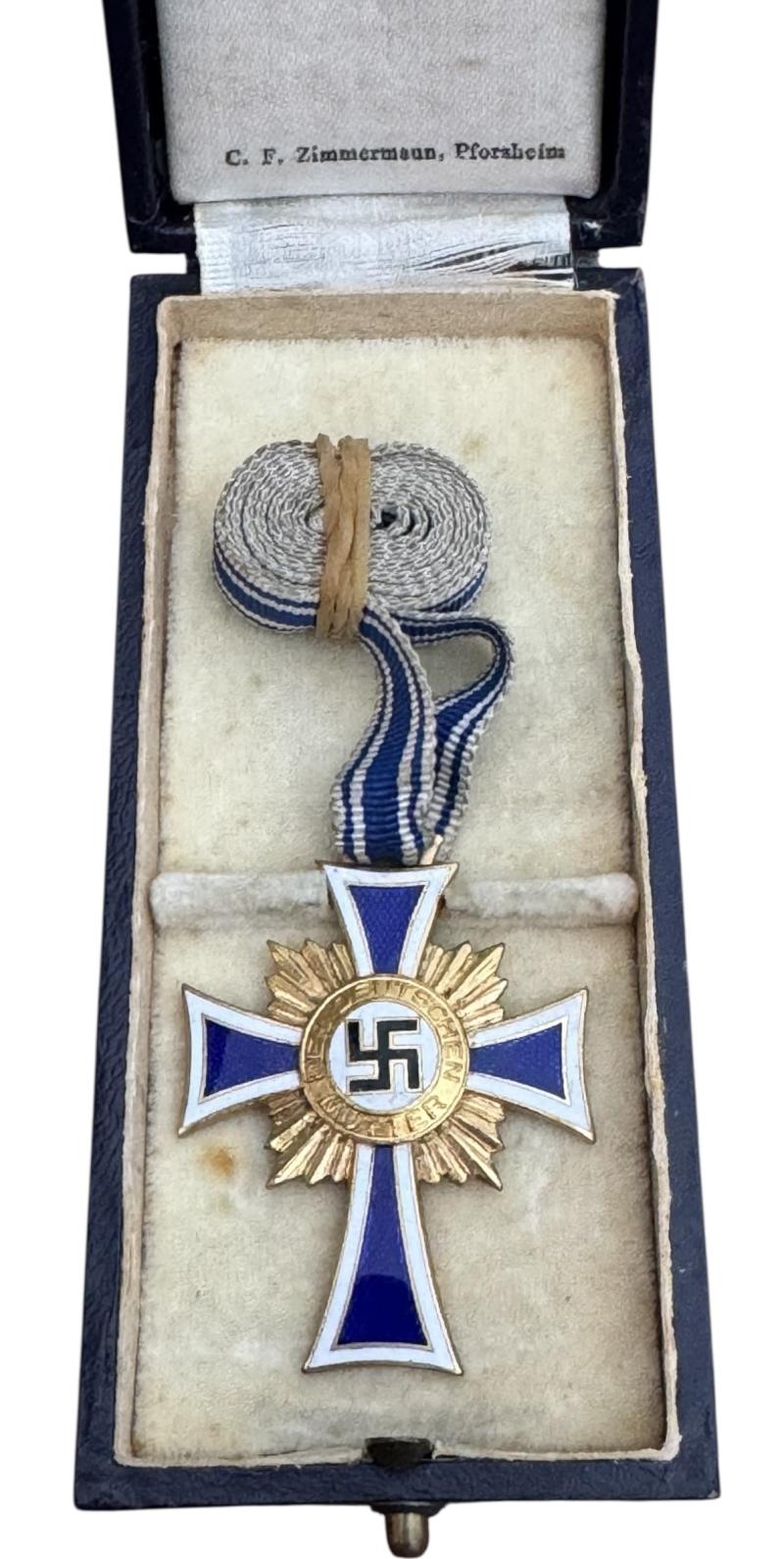 Mothers Cross in Gold in Case