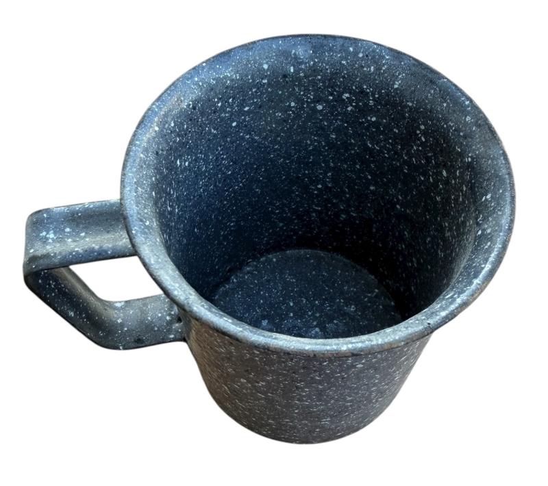 Metal and enameled mugs made from 7,5 cm KwK Shell.