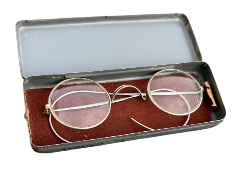 Wehrmacht Dienstbrille in case