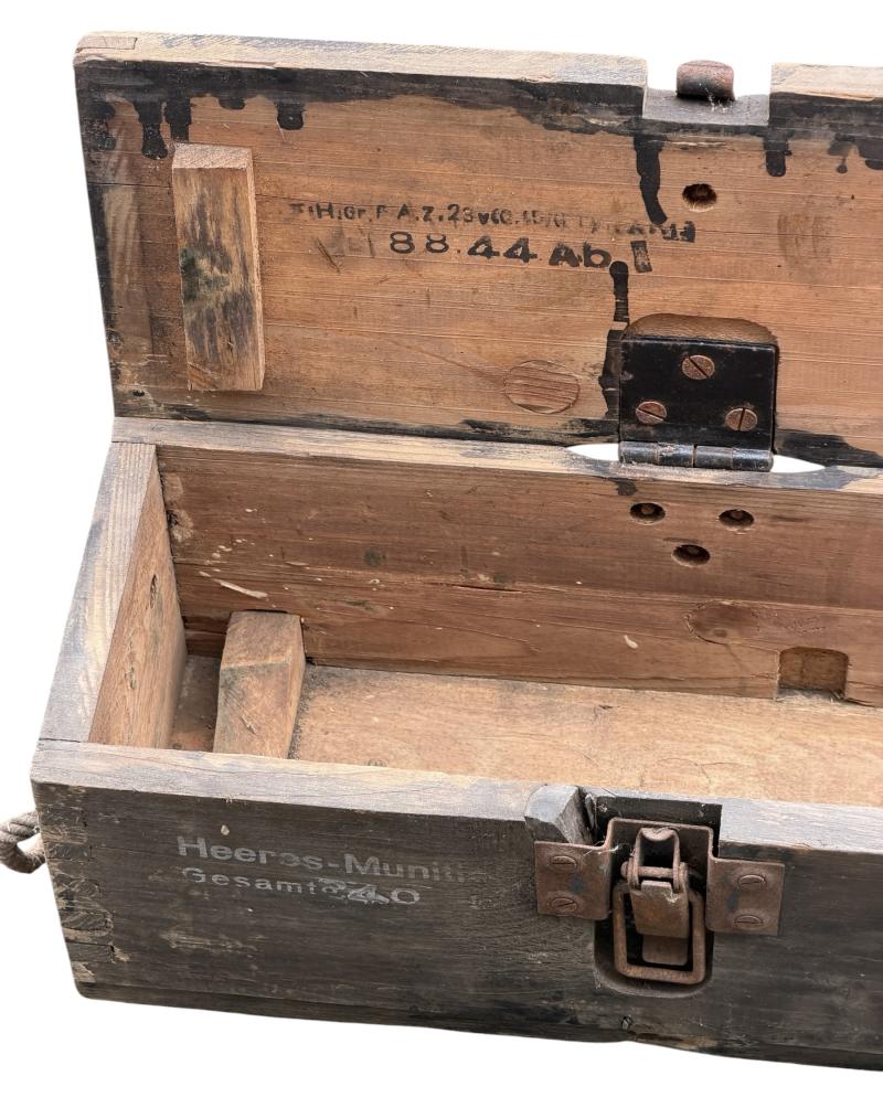 Wehrmacht F Mun.le.F.H.18M ammunition Case