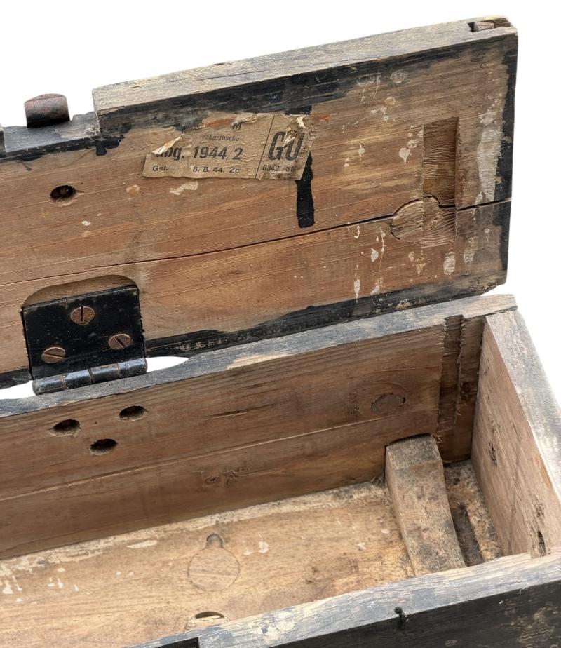 Wehrmacht F Mun.le.F.H.18M ammunition Case