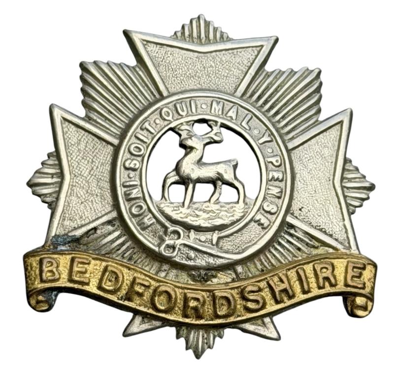 British WW1/WW2 Bedfordshire Regiment Cap Badge.