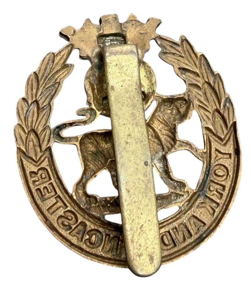 British WW2 The York and Lancaster Regiment Cap Badge