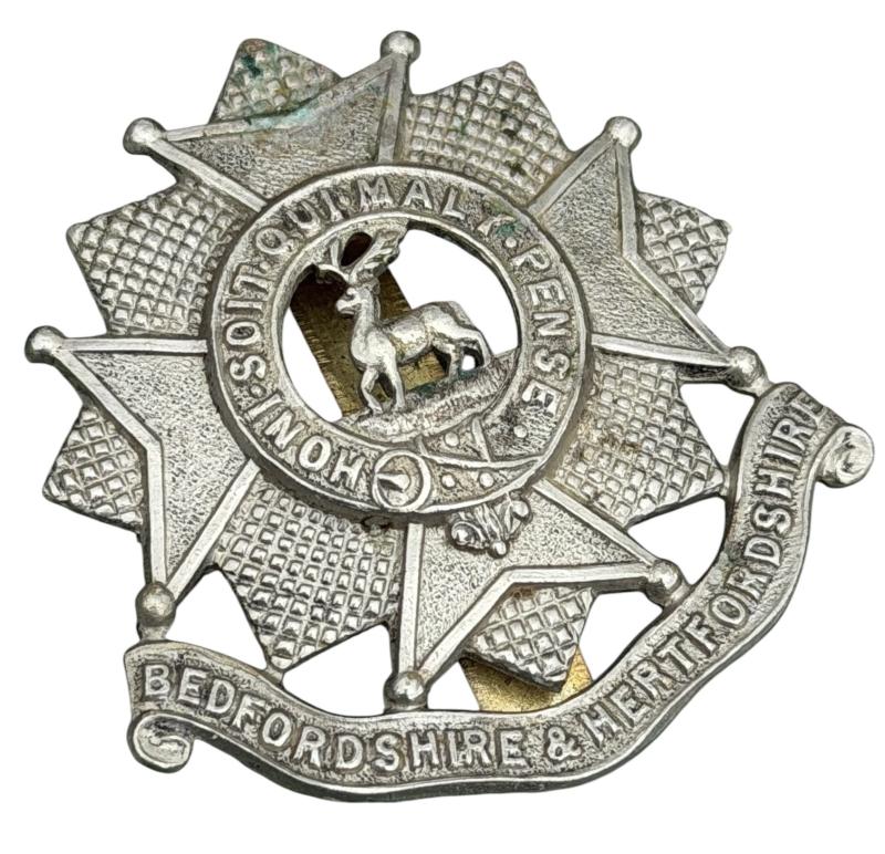 British WW2 Bedfordshire & Hertfortshire Regiment Cap Badge