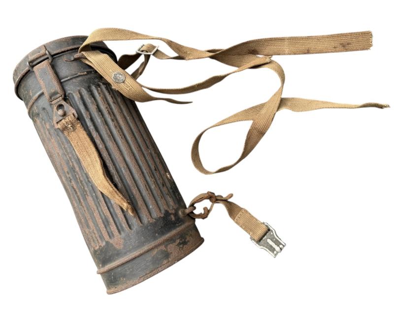Wehrmacht M31 Gasmask in Cannister