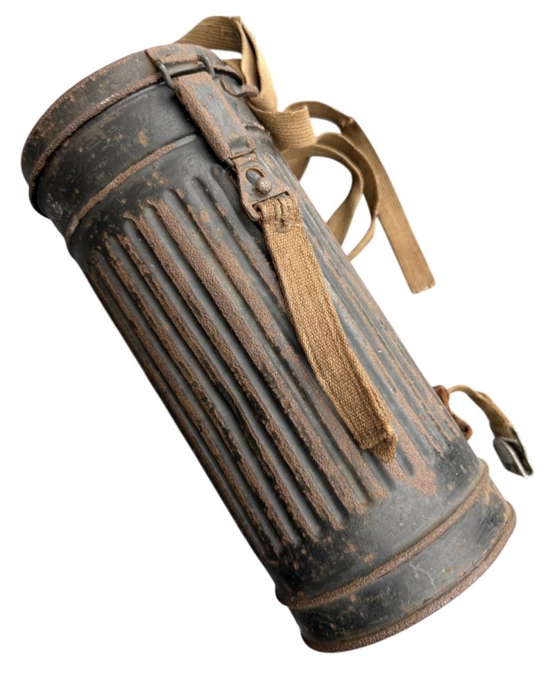 Wehrmacht M31 Gasmask in Cannister