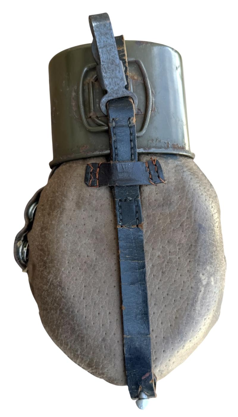 Wehrmacht M31 Canteen with pig skin cover