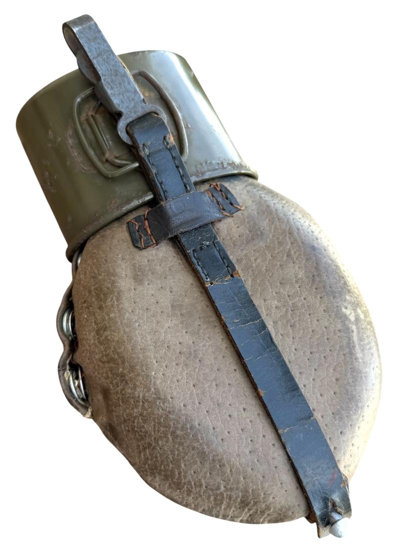 Wehrmacht M31 Canteen with pig skin cover