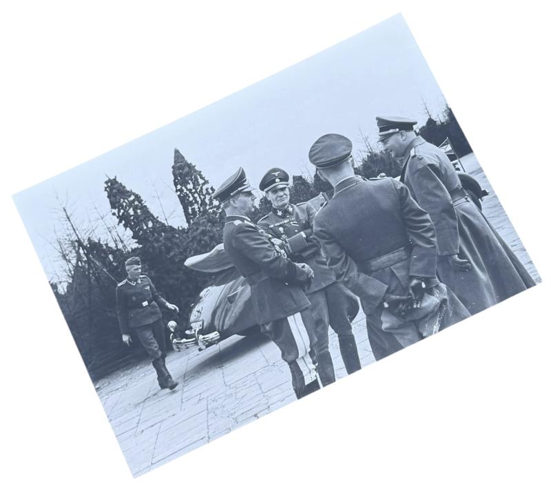 Very nice photograph of a Luftwaffe and an WaffenSS General