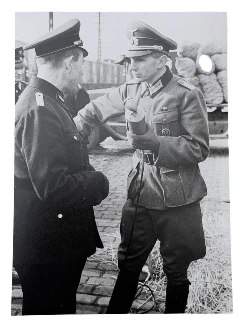 Very nice photograph of an Wehrmacht Officier and Reichsbahn Member