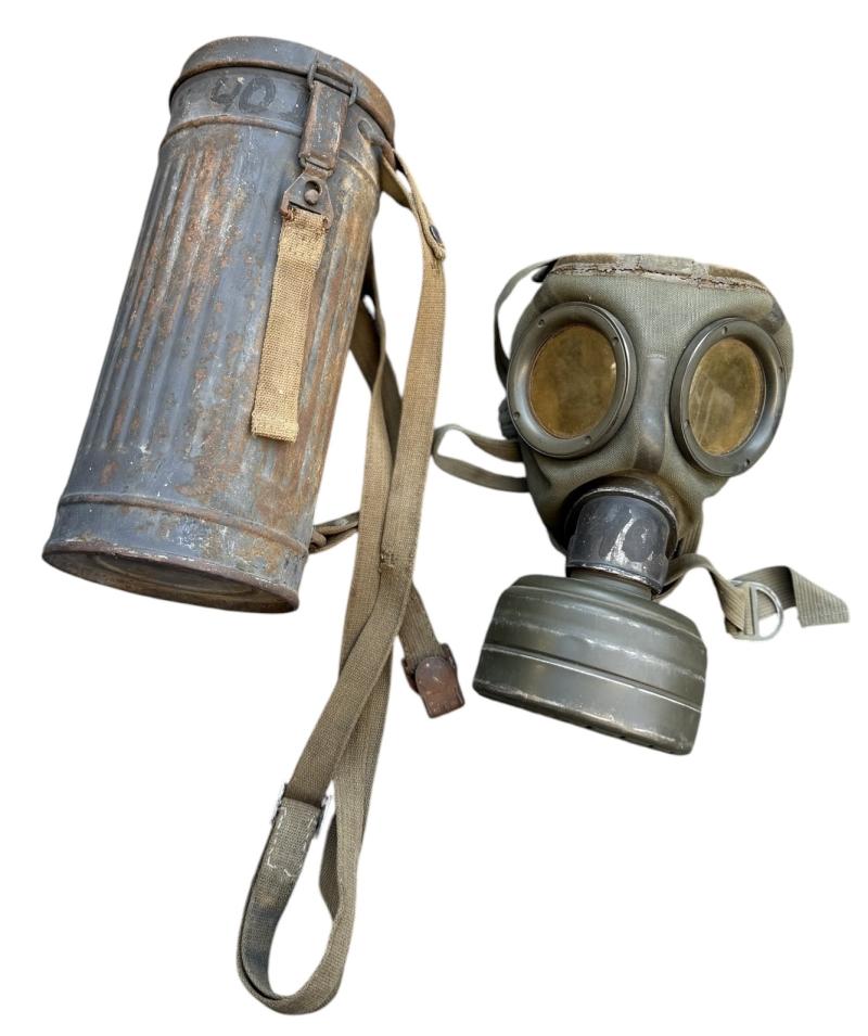 Luftwaffe M31 Gasmask in Cannister (Matching)