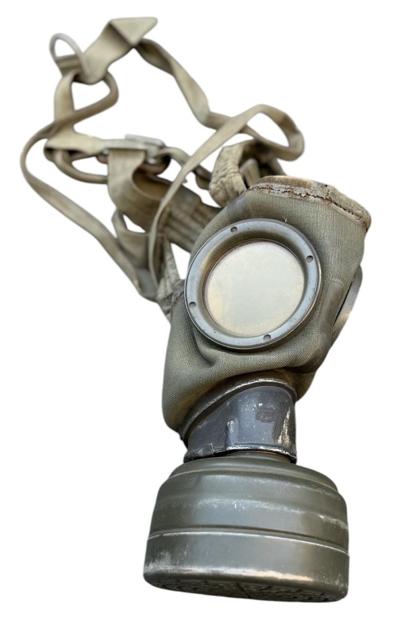 Luftwaffe M31 Gasmask in Cannister (Matching)
