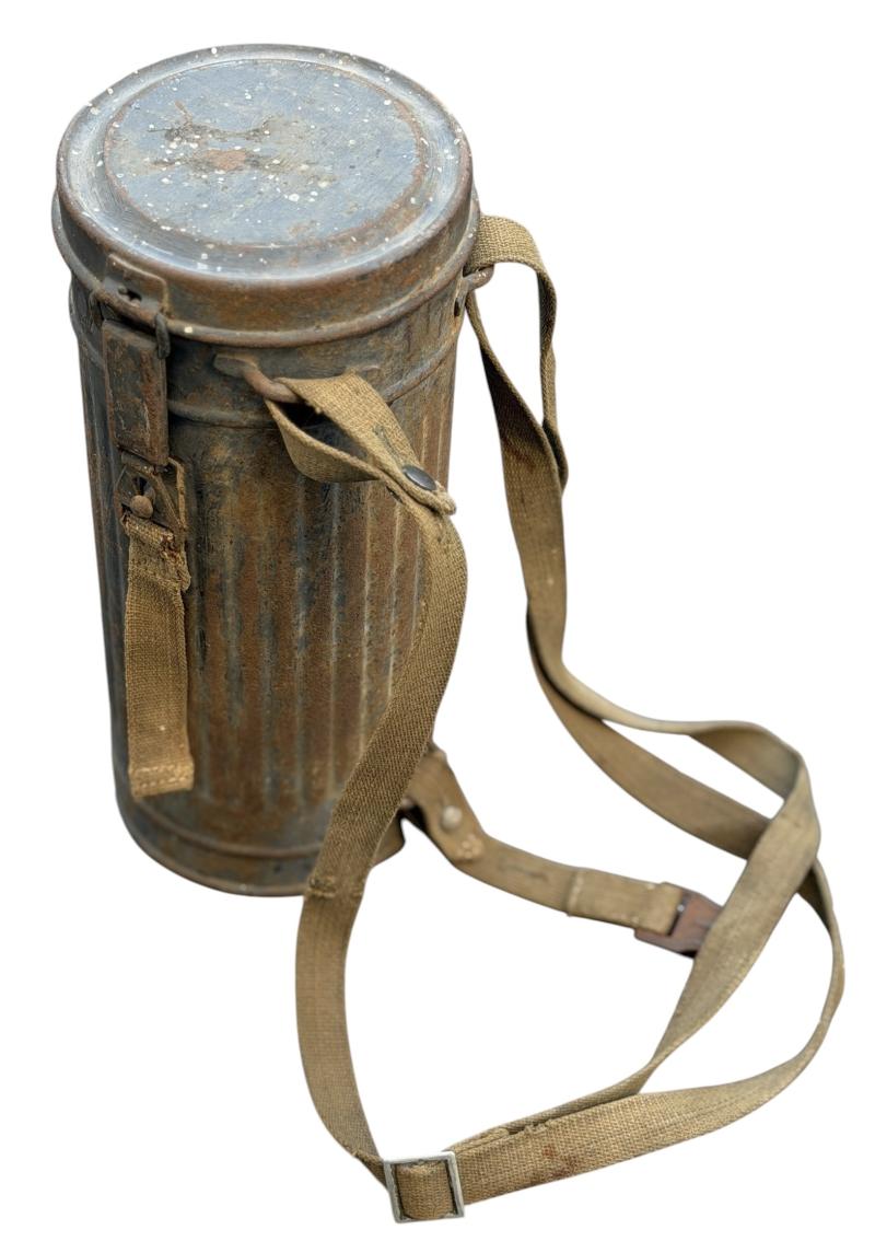 Luftwaffe M31 Gasmask in Cannister (Matching)