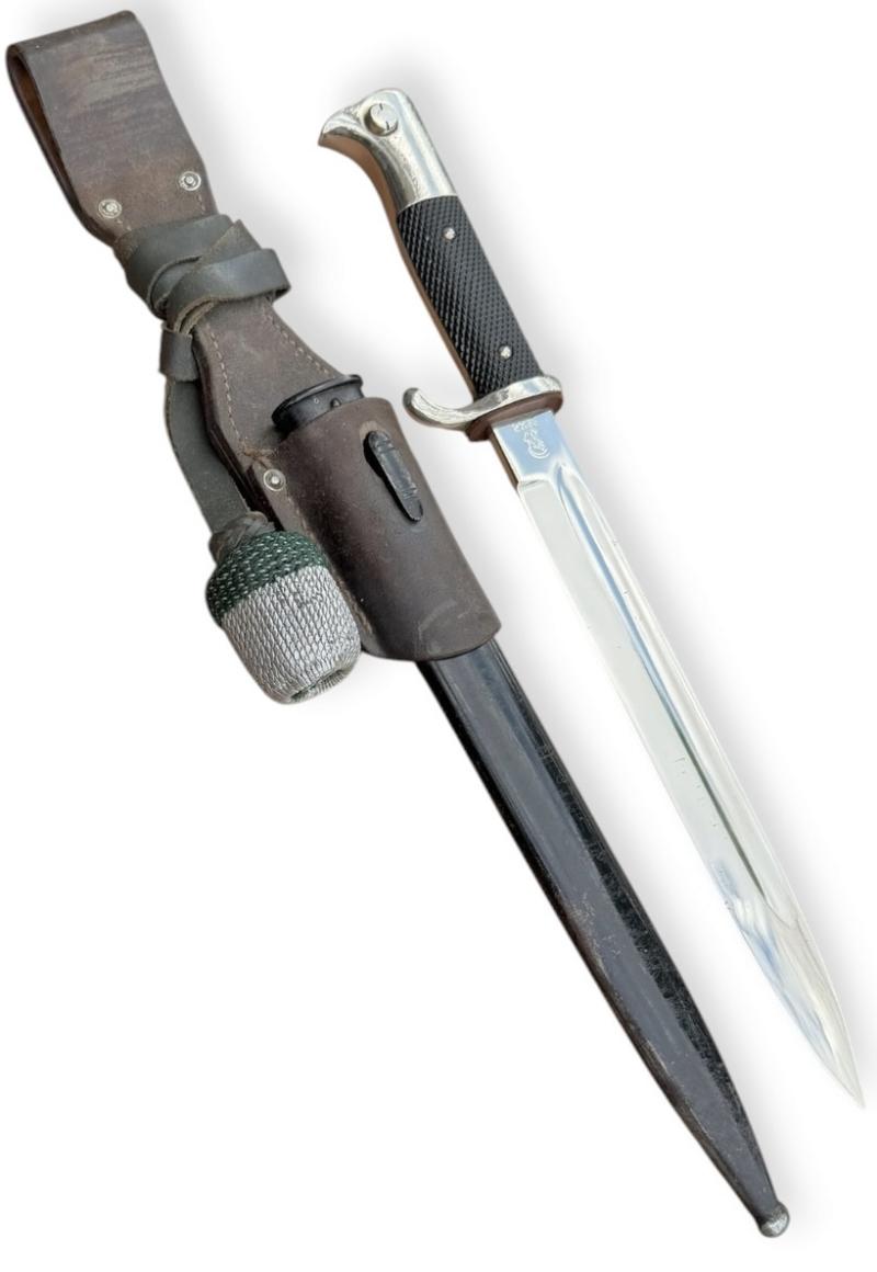 Luftwaffe/Wehrmacht Dress Bayonet with Porte Pé and Brown Frog