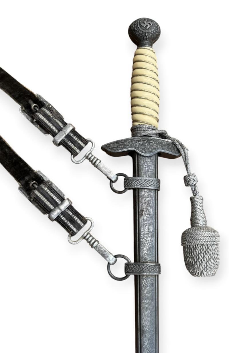 Luftwaffe Dagger with Porte Pé and Hangers