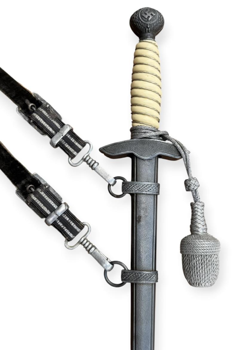 Luftwaffe Dagger with Porte Pé and Hangers