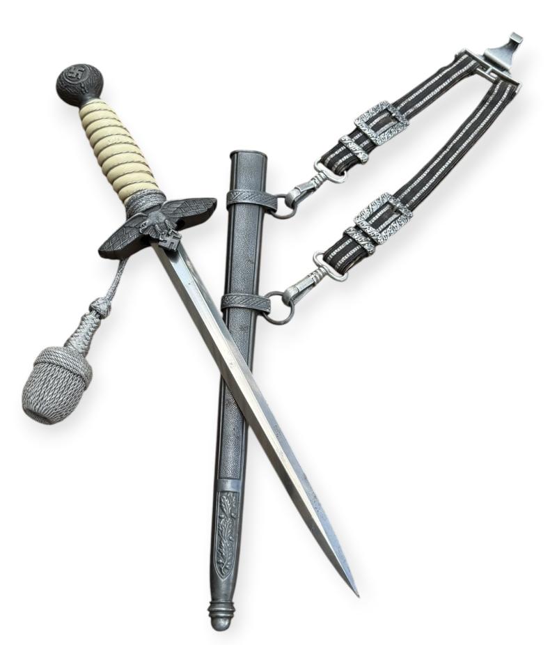 Luftwaffe Dagger with Porte Pé and Hangers