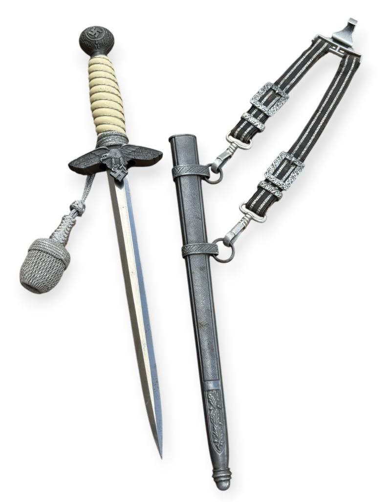 Luftwaffe Dagger with Porte Pé and Hangers