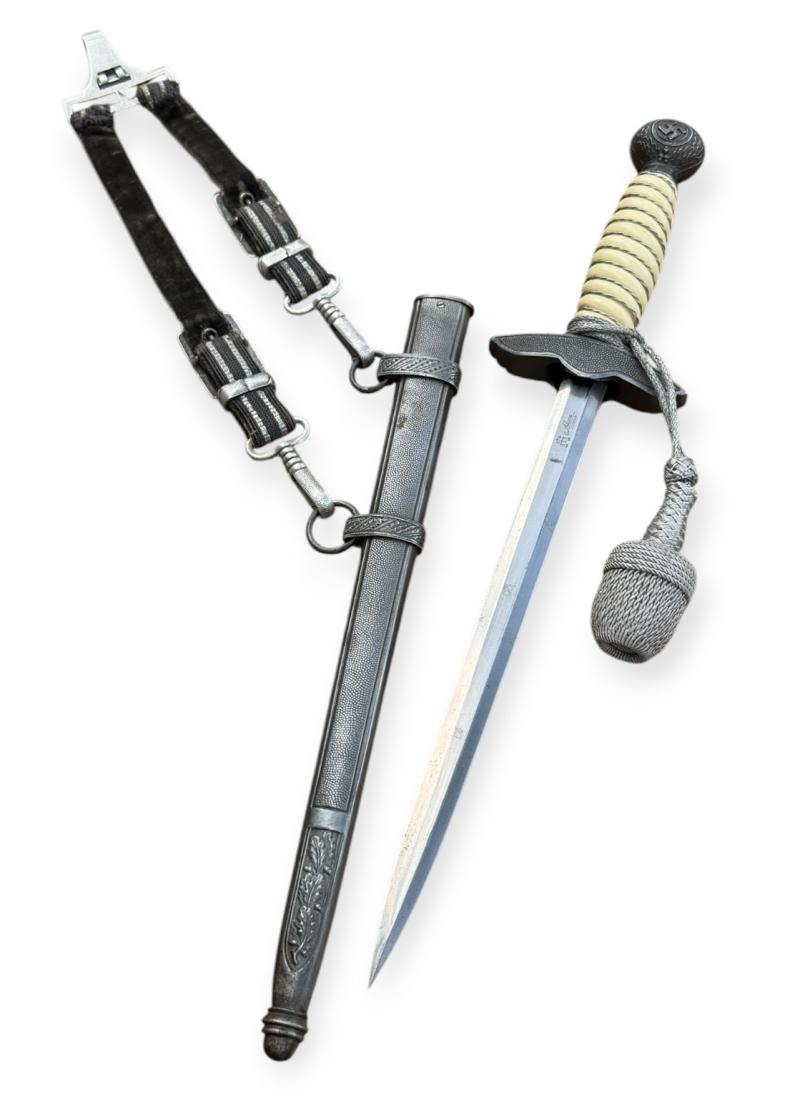 Luftwaffe Dagger with Porte Pé and Hangers