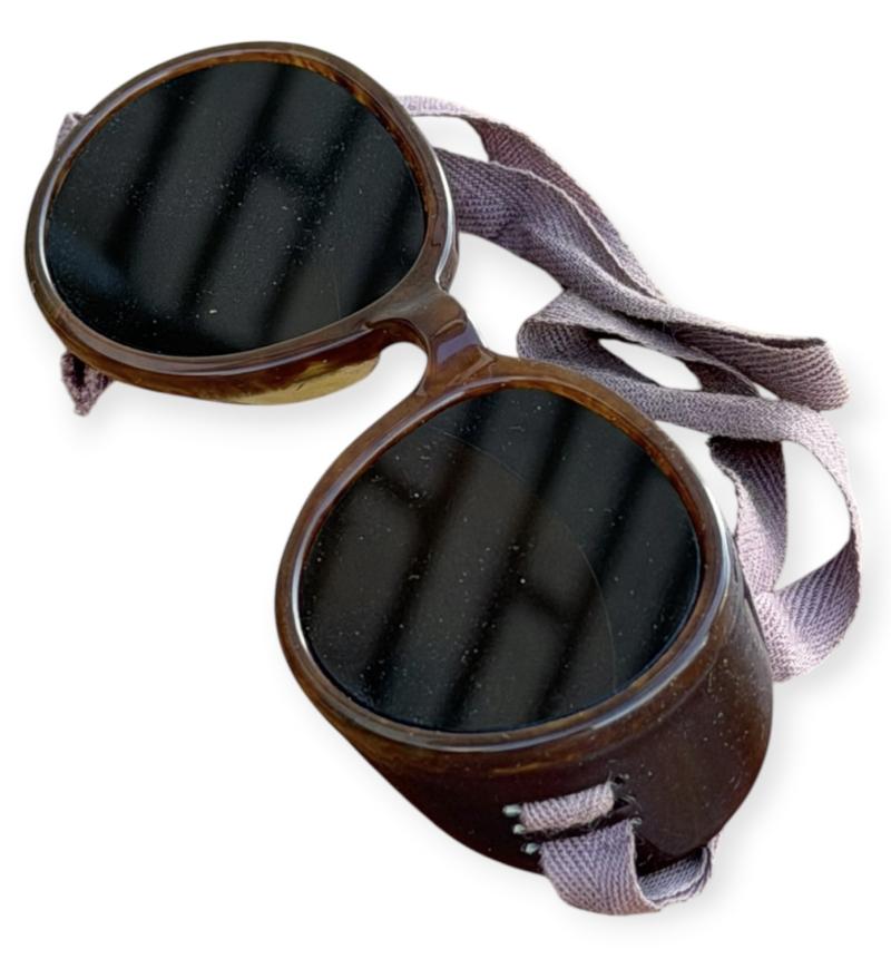 Wehrmacht Bakelite/Plastic Sun Glasses