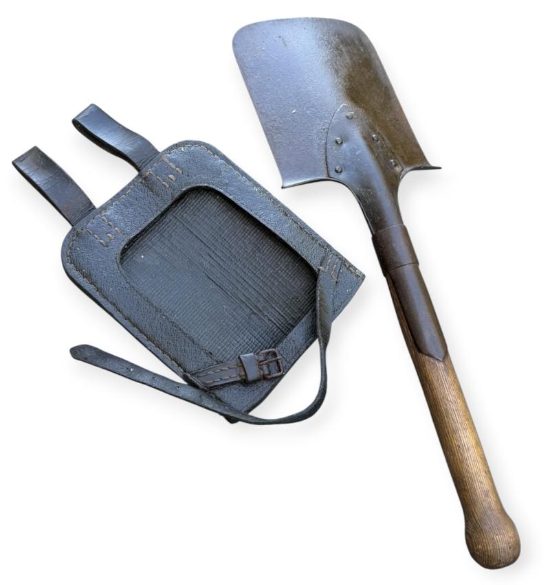Wehrmacht Entrenching Tool in early model Cover